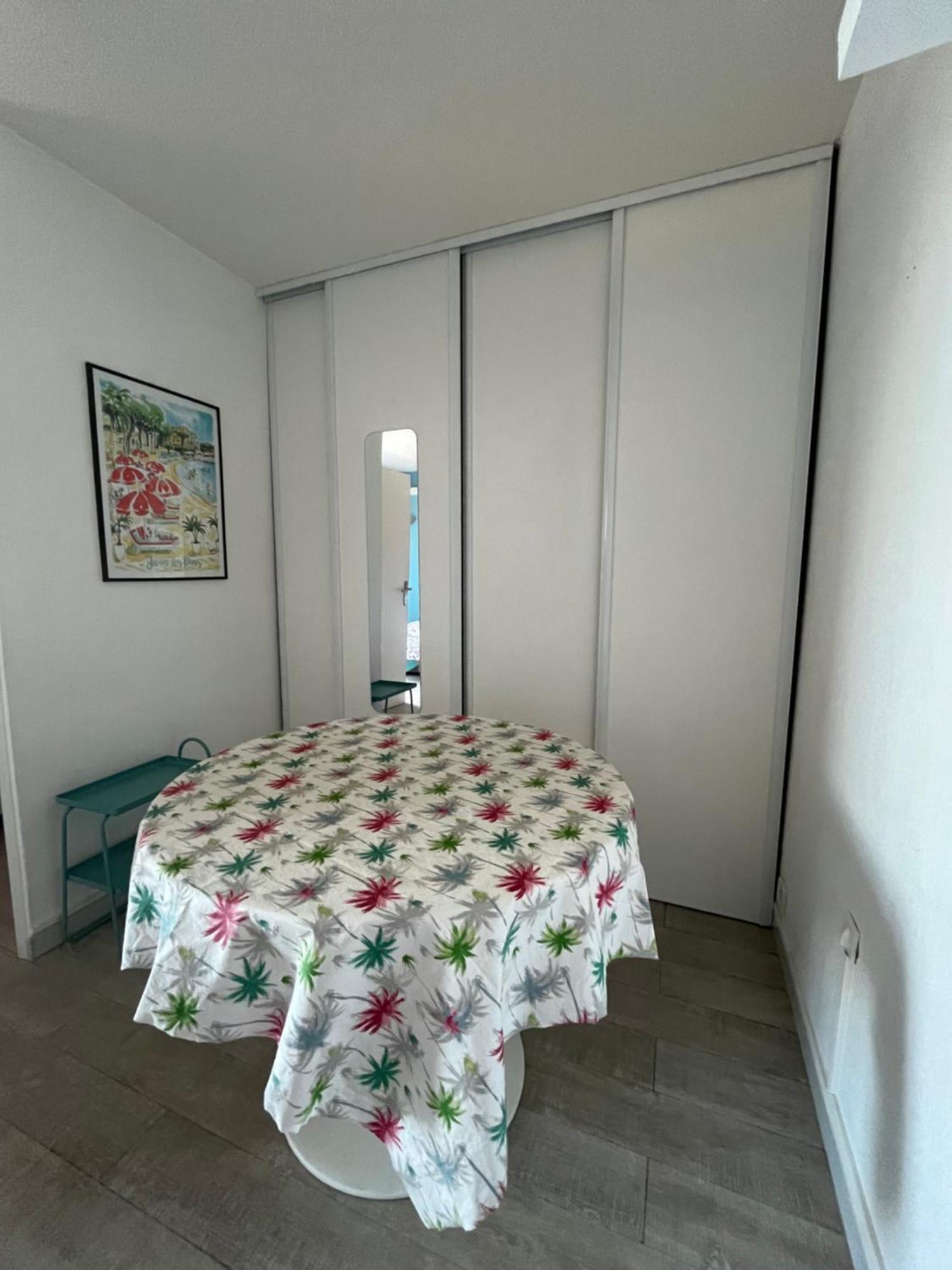 Appartement T2 De Standing Au Pied Des Plages Golfe-Juan Exterior photo